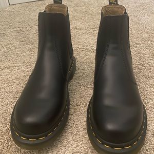 Never worn black doc marten’s 2976 smooth leather Chelsea boots